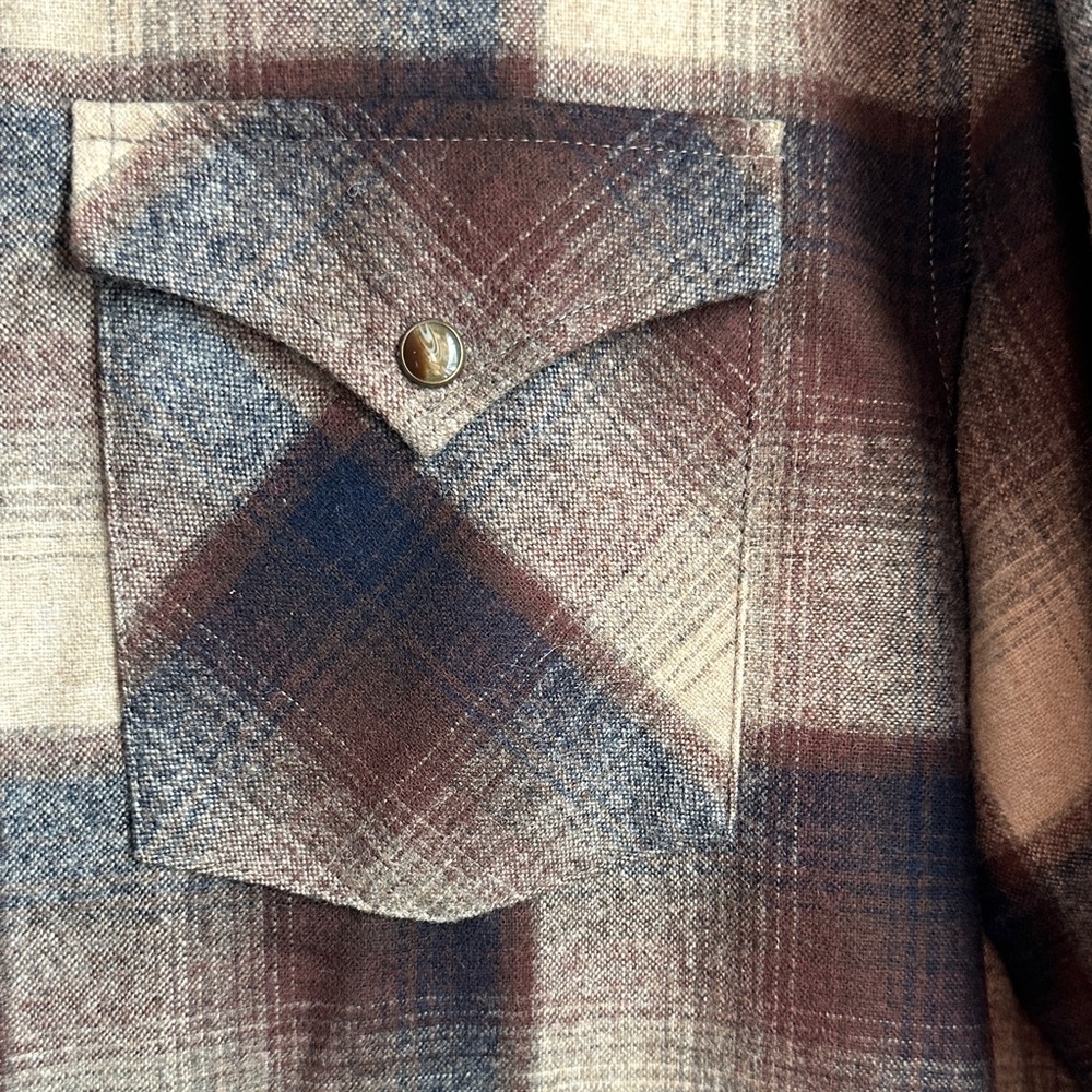 Pendleton Men's Checkered Shirt Jacket in Brown and Cream - Picture 4 of 7